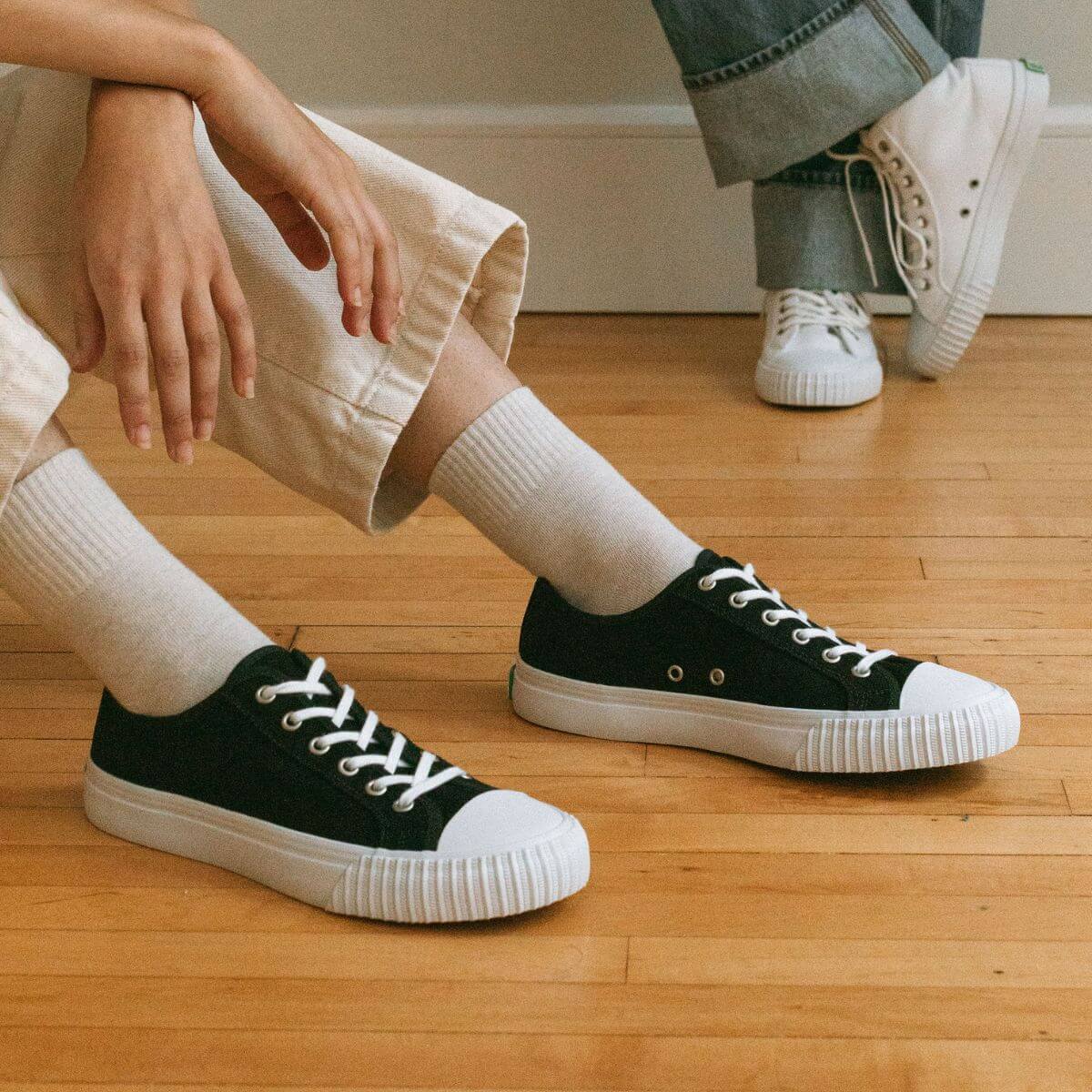 Center Low-Top Black - Image 9