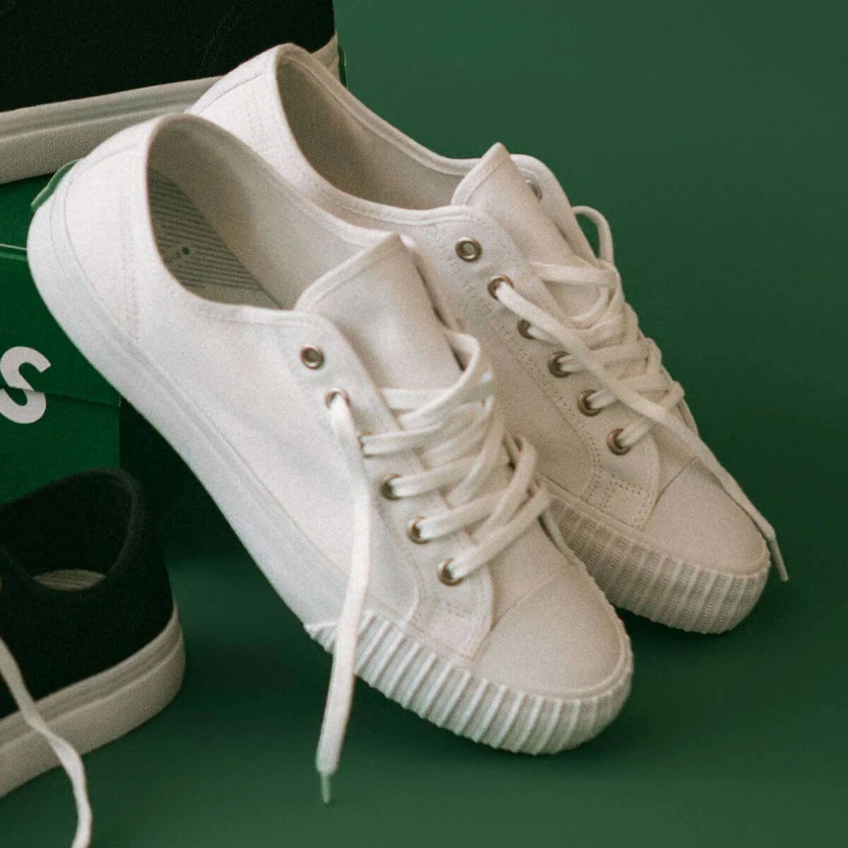 Center Low-Top White - Image 13